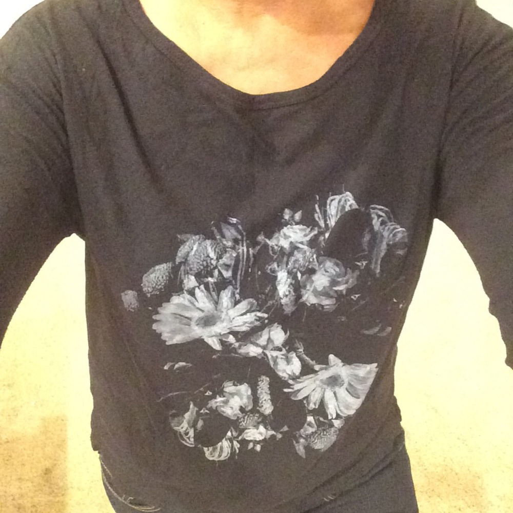 RVCA top worn once. - Picture 2 of 3